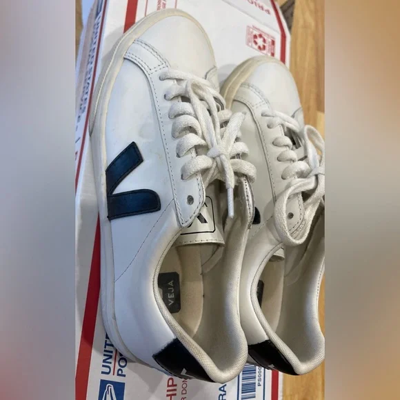 Veja Black and White Sneakers - Picture 5 of 9